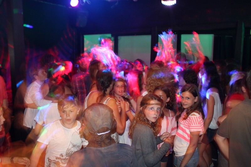 Village Camps International Summer Camp Leysin, Switzerland 2025-08-09 https://www.villagecamps.com/journals_admin/images/696-17-disco (26).jpg